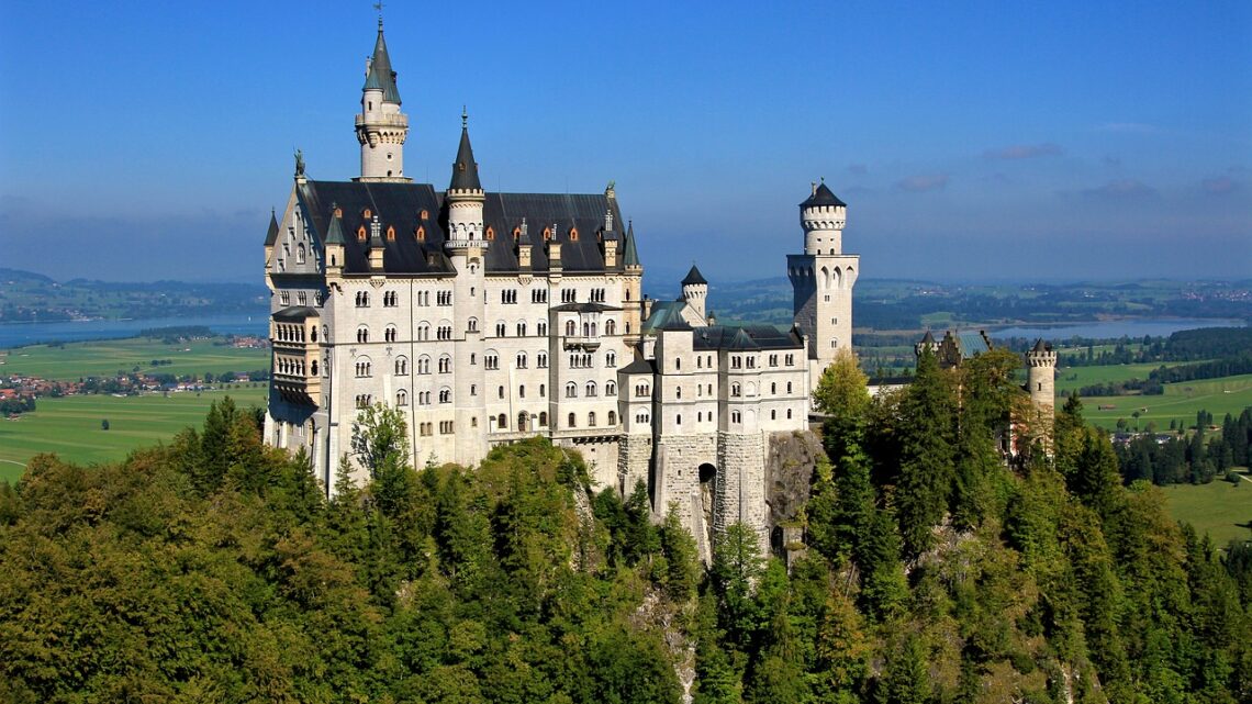 Los castillos europeos más bonitos que puedes conocer en un fin de semana romántico